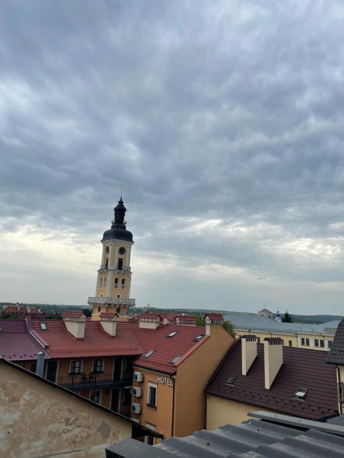 «Гори́Ще На Площі Польський Ринок» Lägenhet Kamjanets-Podilskyj Exteriör bild